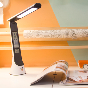 Lámpara de mesa de pantalla LCD de temperatura de reloj despertador de fecha de hora plegable de atenuación de tres colores para lectura de libros